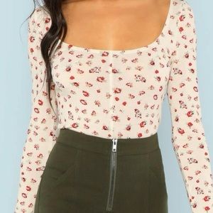 Ditsy Floral Scoop Neck Long Sleeve Tee